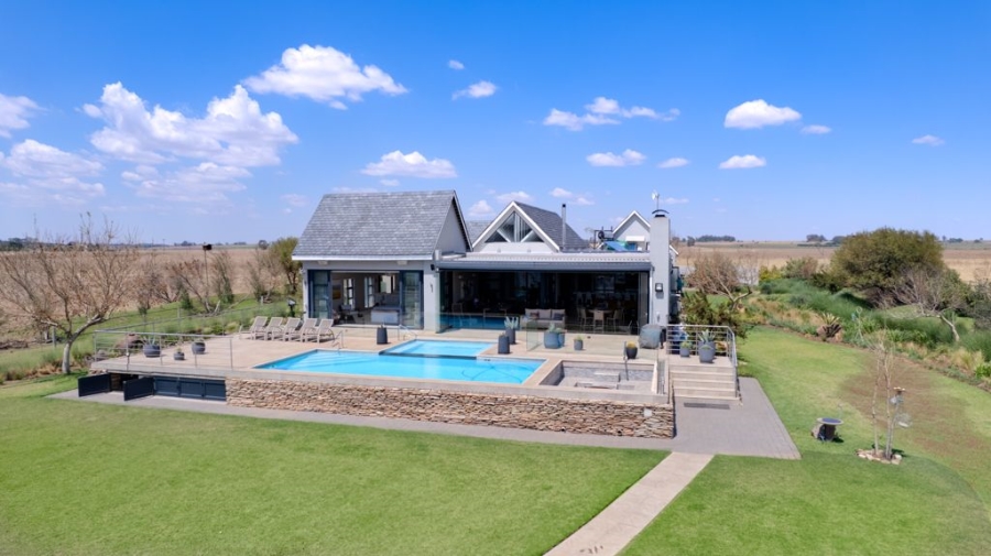 5 Bedroom Property for Sale in Cloudy Creek Free State